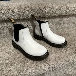 Dr. Marten white zip up Chelsea boot Kids size 12